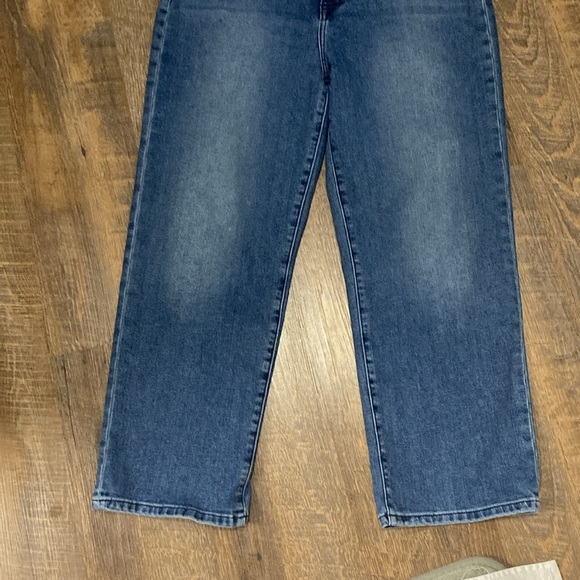 HUSDON NOA YVONNE HIGH RISE STRAIGHT CROP JEAN W/STRETCH AND FADING DETAILS - Picture 7 of 16